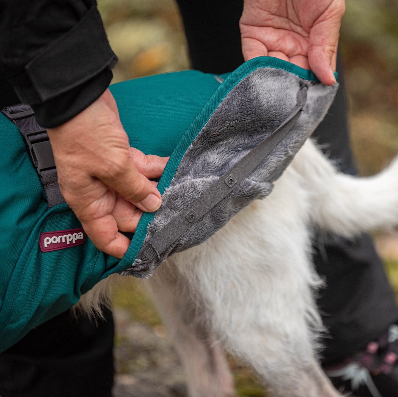 Pomppa Kevyt Waterproof Dog Coat With Harness Opening